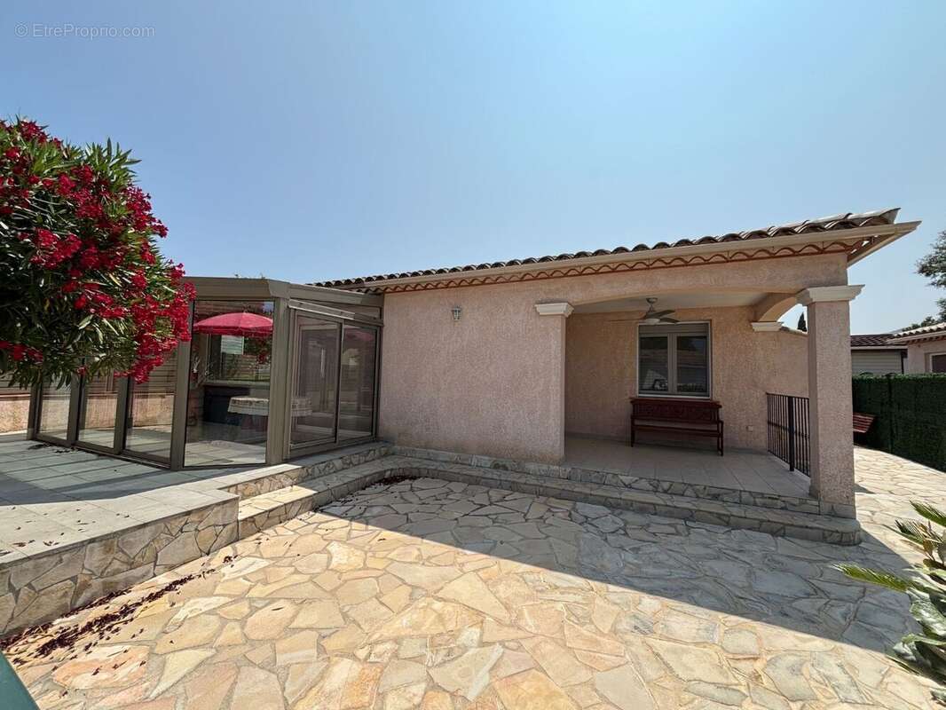 Maison à ROQUEBRUNE-SUR-ARGENS