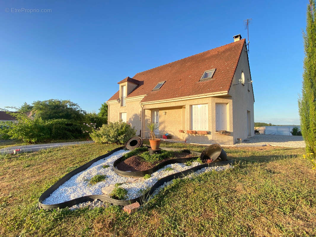 Maison à HOUDAN