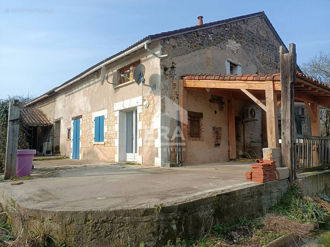 Maison à MILLAC