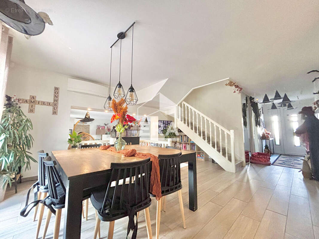 Maison à LA QUEUE-EN-BRIE