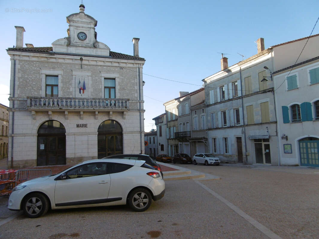 Maison à MONCLAR