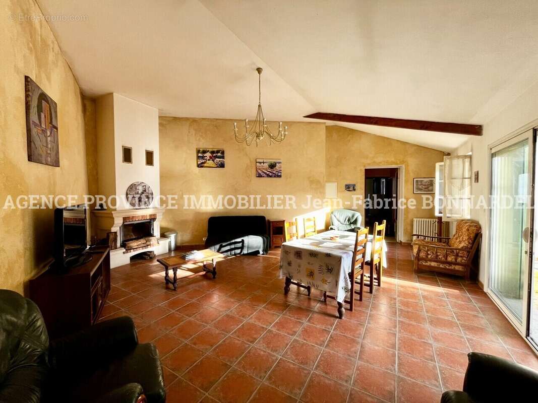 Maison 112 m² à Suze-La-Rousse  - photo 4