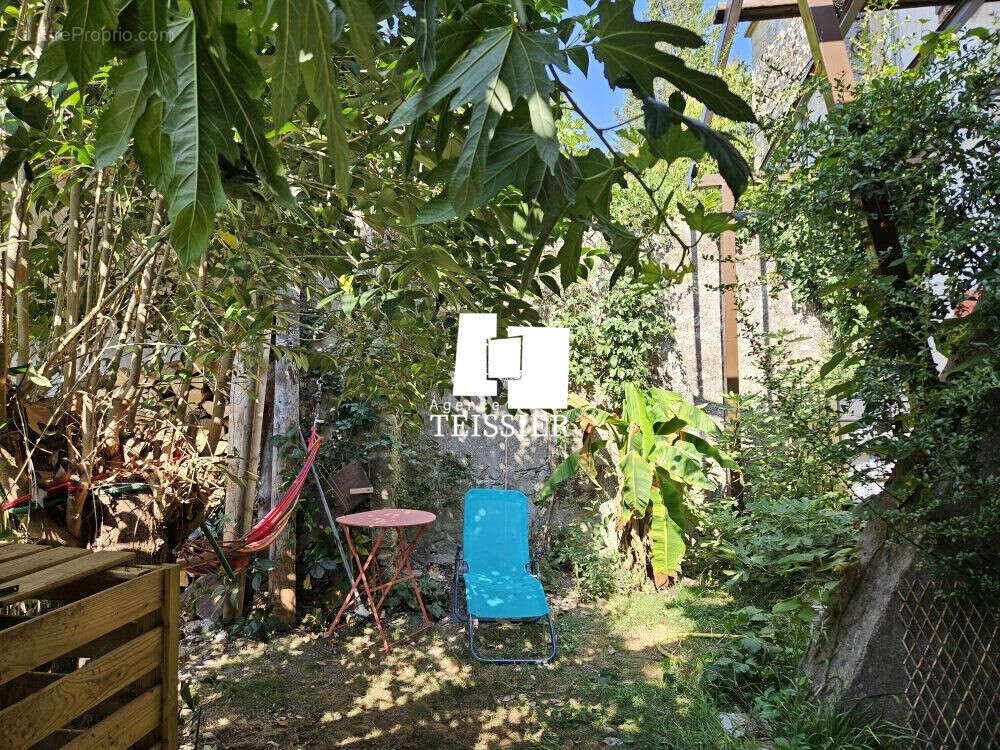 Exclusivité : Centre Les Vans loft avec jardinet - photo 16