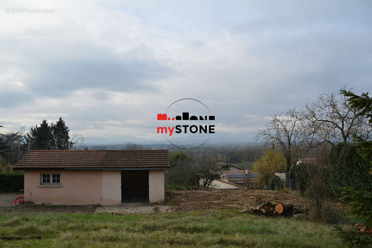 Terrain à GENOUILLEUX