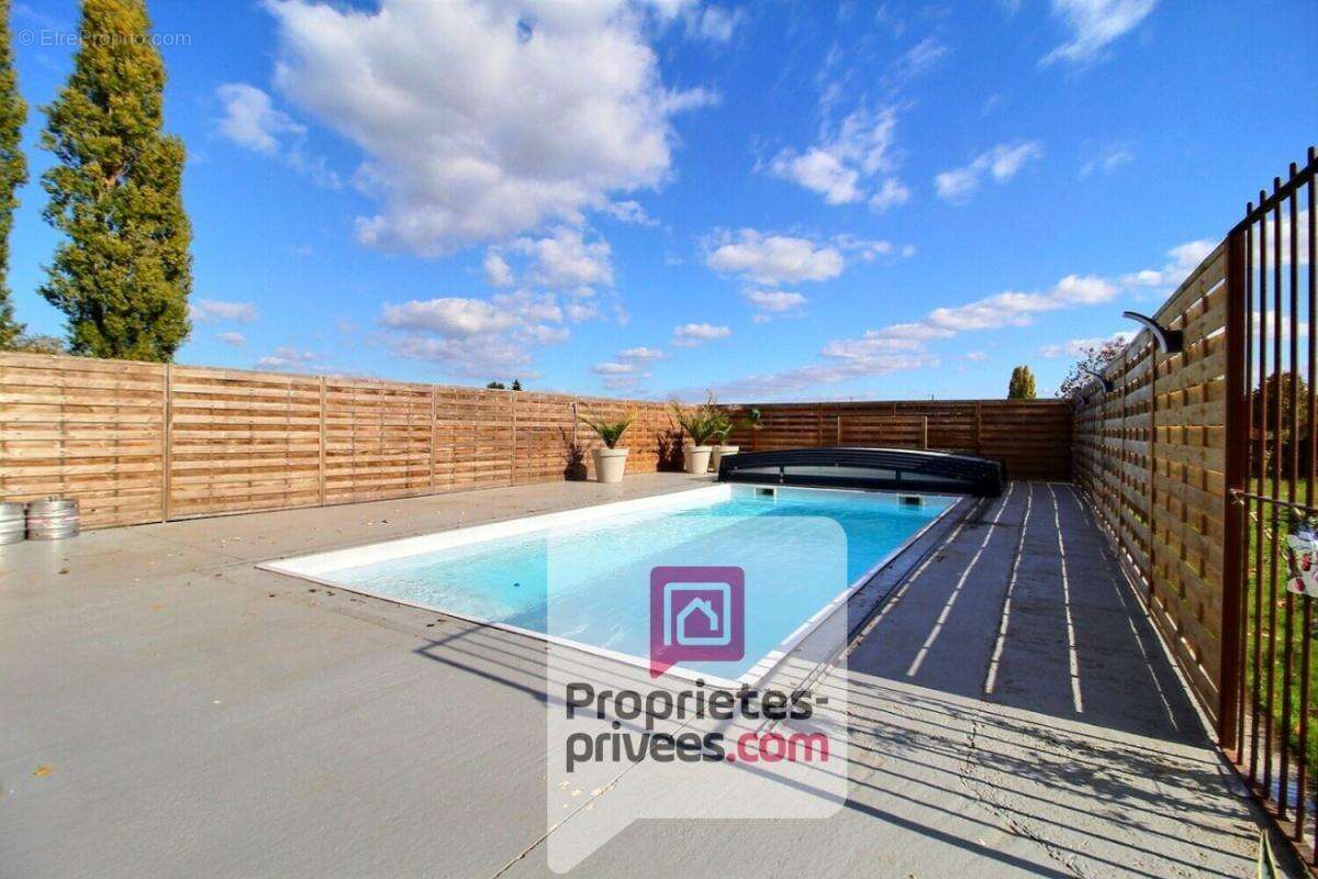 A vendre à 1h15 de paris - superbe propriete avec piscine, mare, dependances, terrain 2,3 hectares - photo 3