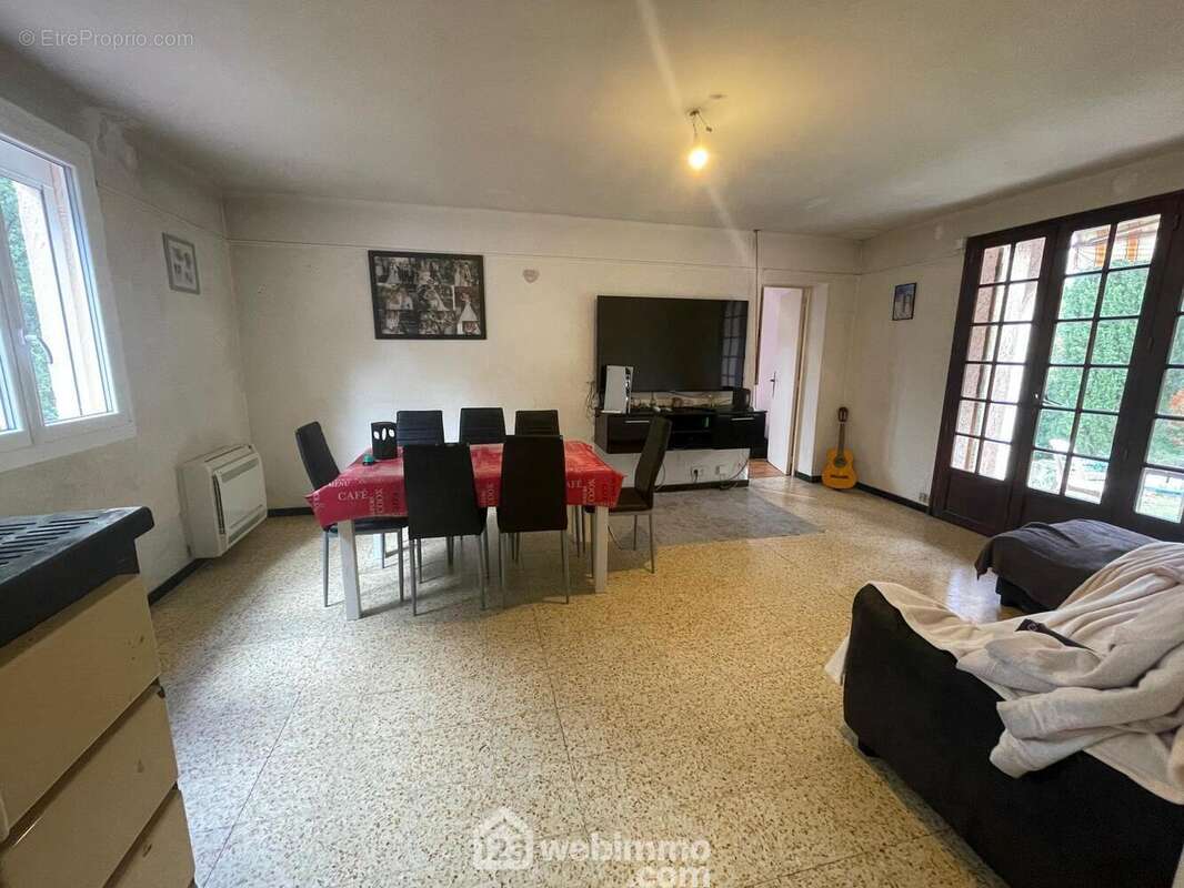 Maison à ENTRECASTEAUX