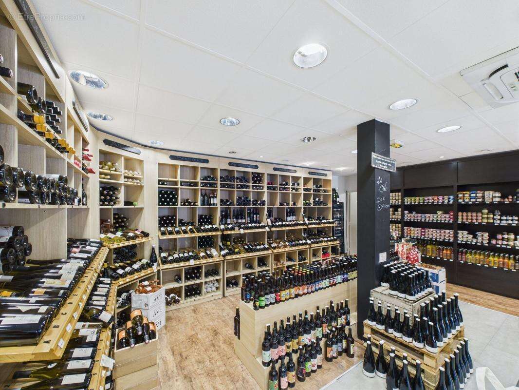 Commerce à SAINTE-LUCE-SUR-LOIRE