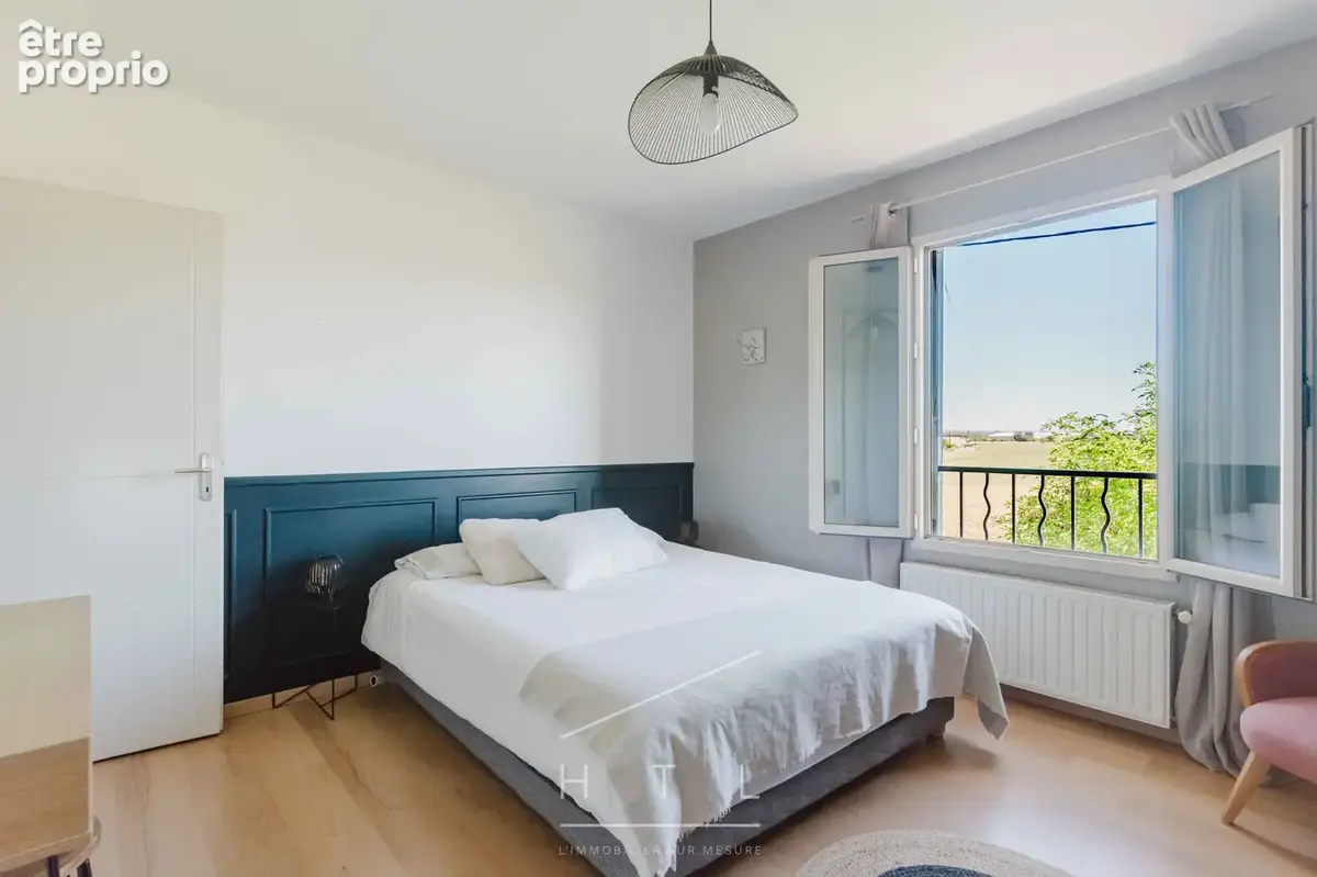 Maison familiale de 179 m2 avec piscine, jardin et double garage à Quincieux - photo 13