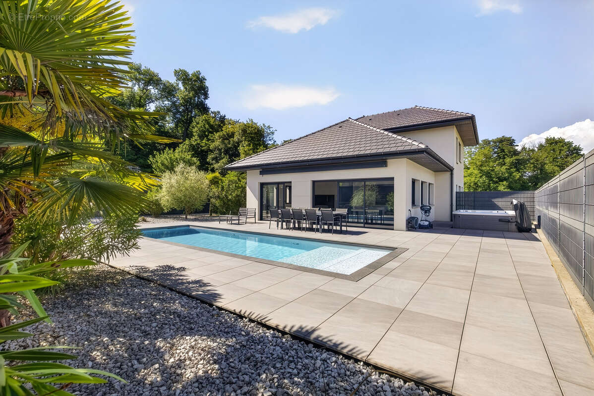Maison à SONNAZ