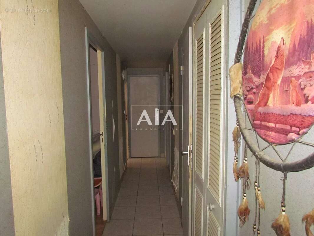 Maison à LES ADJOTS