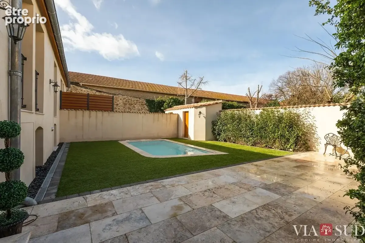 Une maison idéale pour profiter d'un environnement paisible tout en bénéficiant de beaux volumes et d'un extérieur propice à la  - photo 2