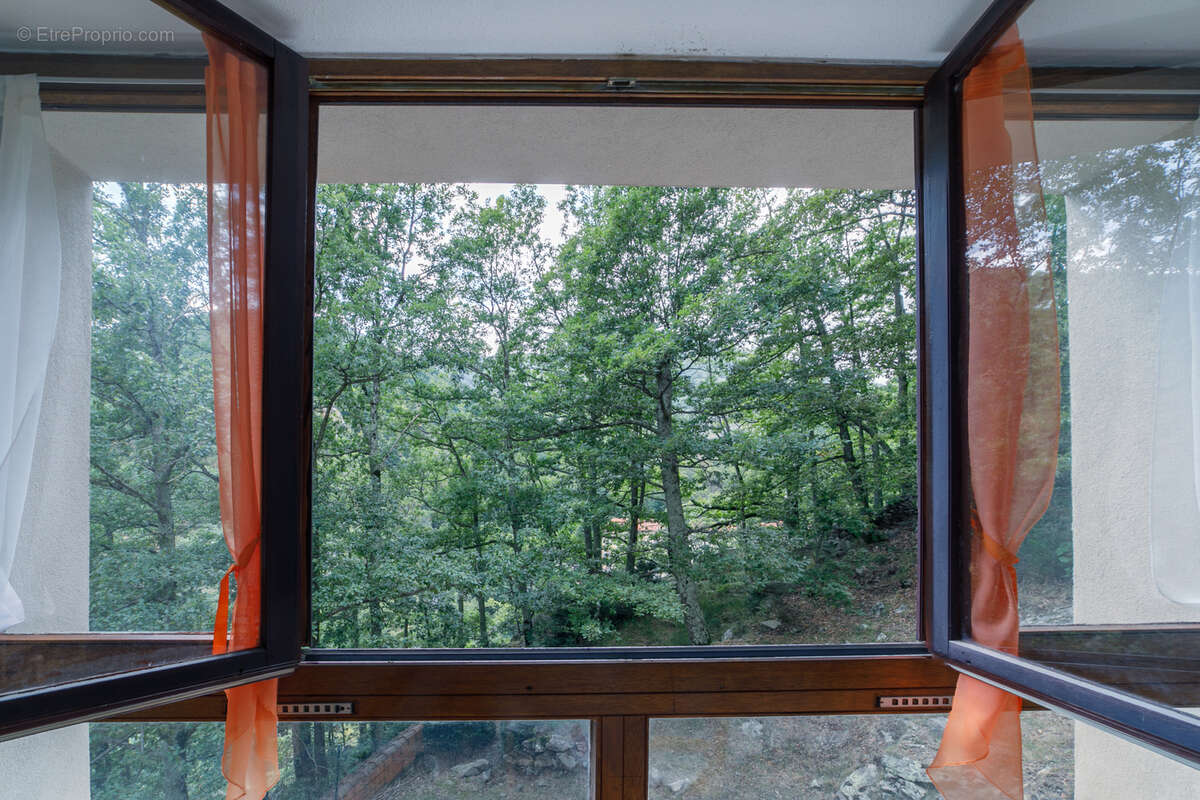 Studio idéalement situé à deux pas des thermes de la Preste les Bains.  Il se compose d'une entrée avec lit su - photo 5