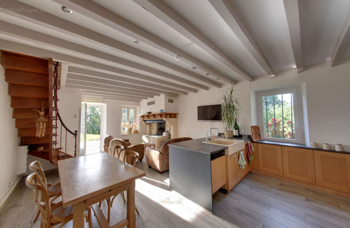 Maison à SAINT-GEORGES-LES-BAINS