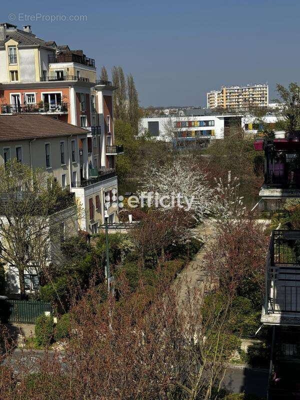 Appartement à VILLENEUVE-LA-GARENNE