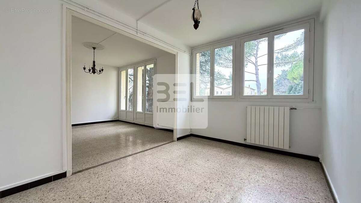 Appartement à BAGNOLS-SUR-CEZE