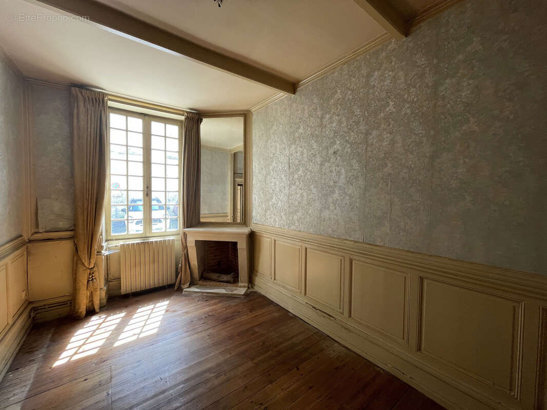 Maison à BARBEZIEUX-SAINT-HILAIRE