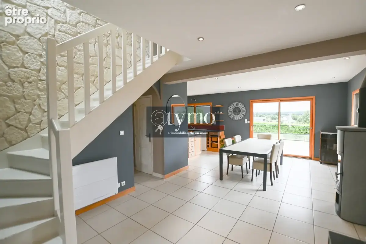 Photo Maison à Saint-Servais au prix de 330 000€