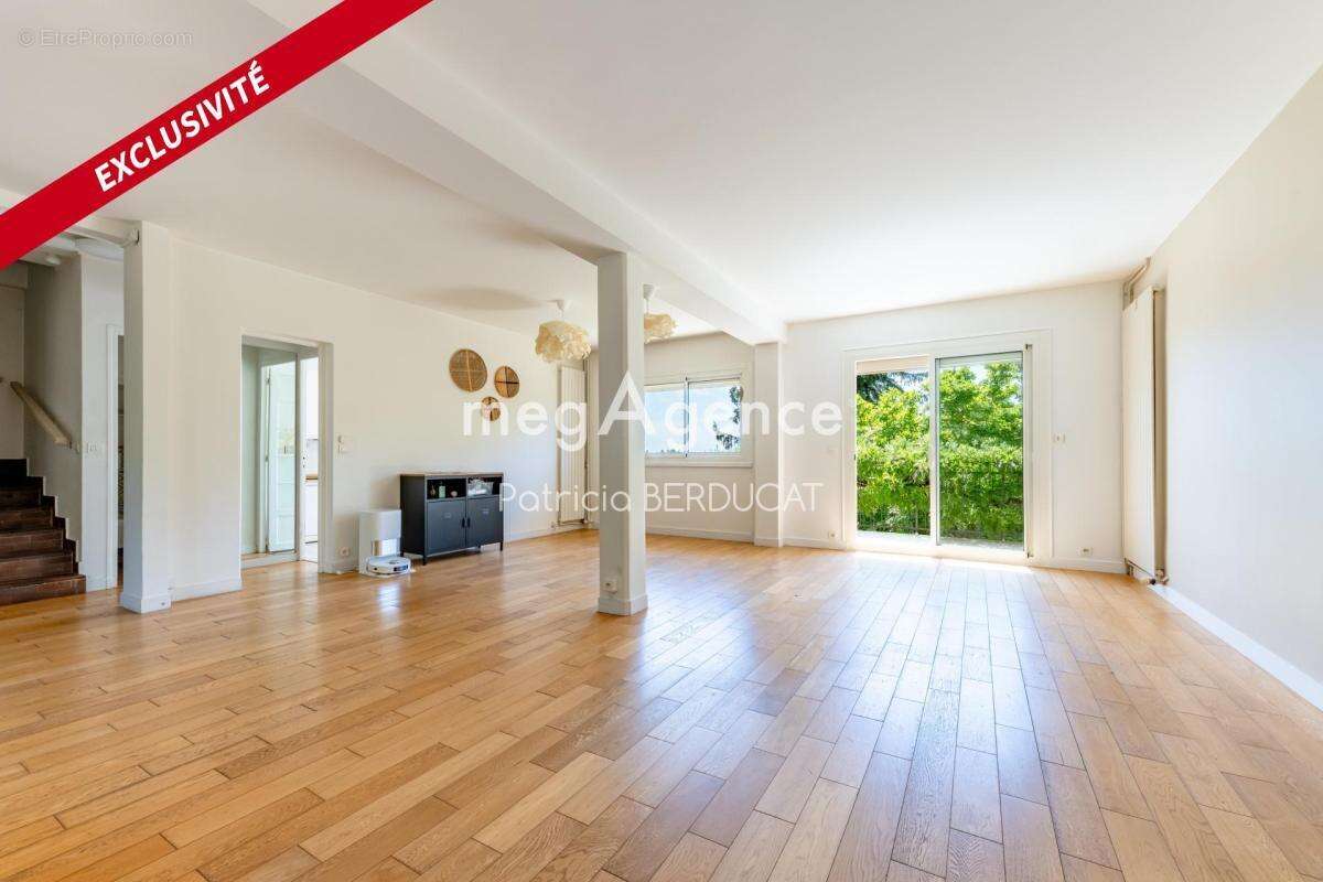 PROPRIETE FAMILIALE avec MAISON et ANNEXE / 189m² / 5 CHAMBRES - Avec terrasse et jardin arboré - photo 4