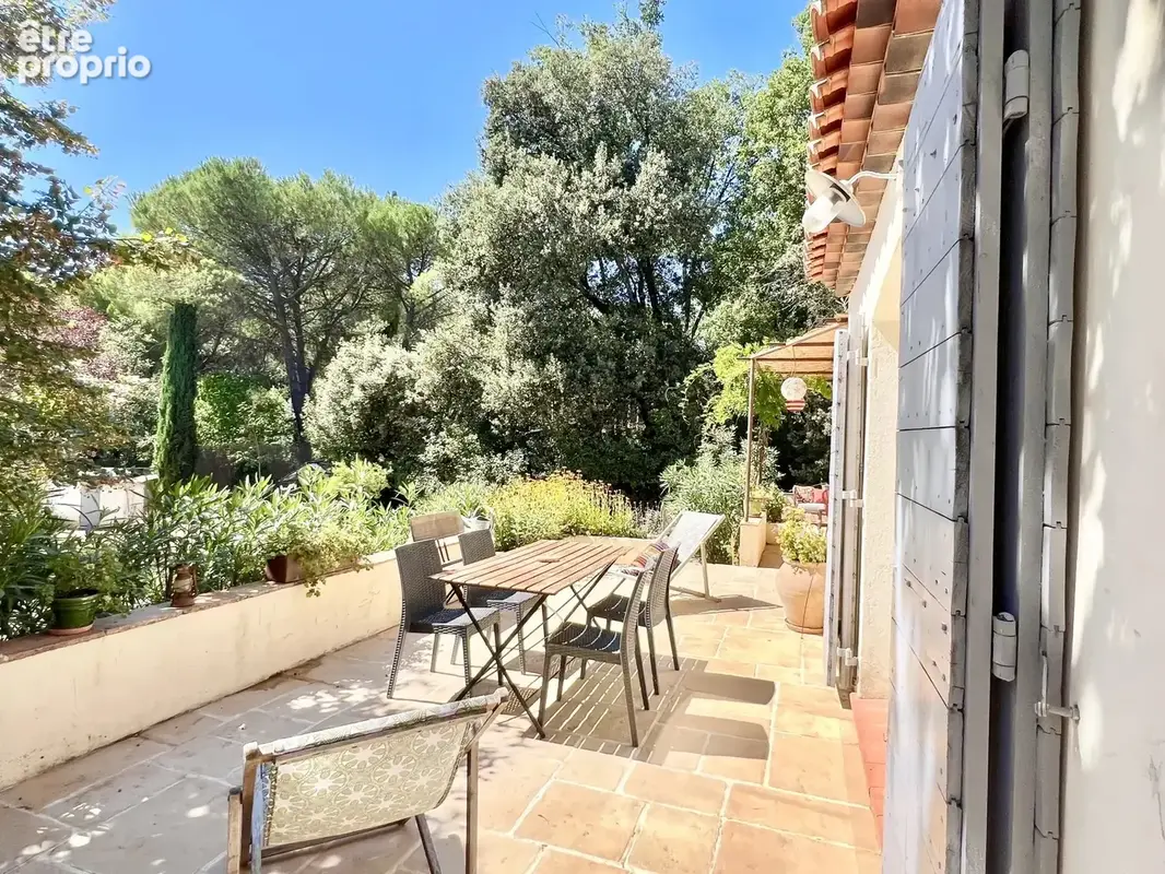 Bastide provençale de charme de 183.51 m² sur 1 980 m² de terrain paysagé avec piscine - photo 15