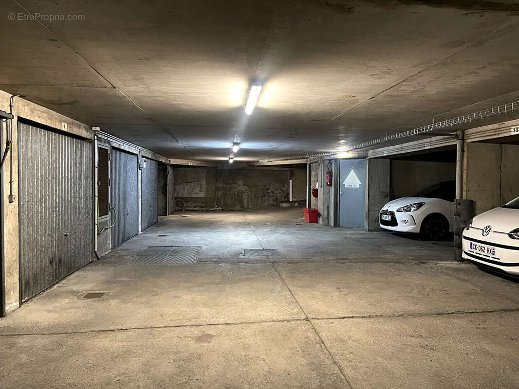 Parking à PARIS-16E