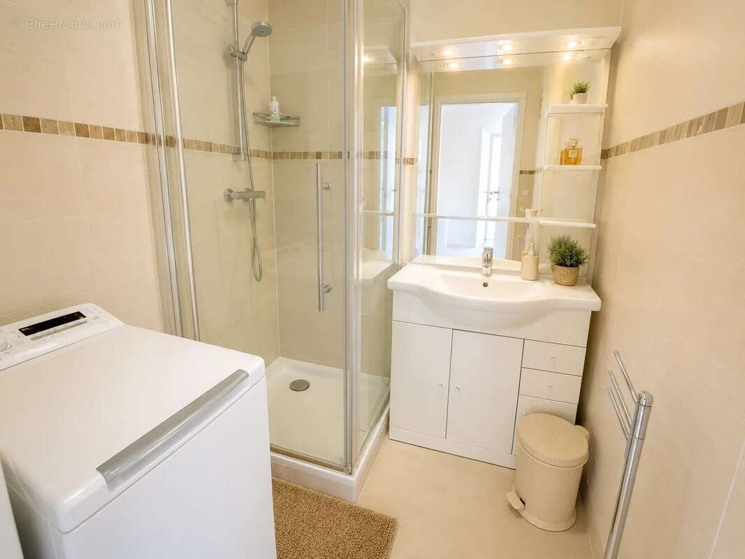 Nice Chambrun – 56 m² – Dernier étage – Cave – Parking collectif - photo 5