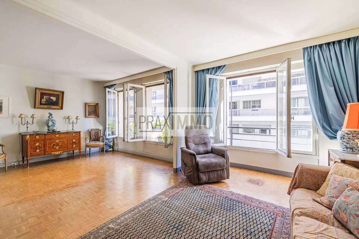 Appartement 73 m² à Paris-16e  - photo 2