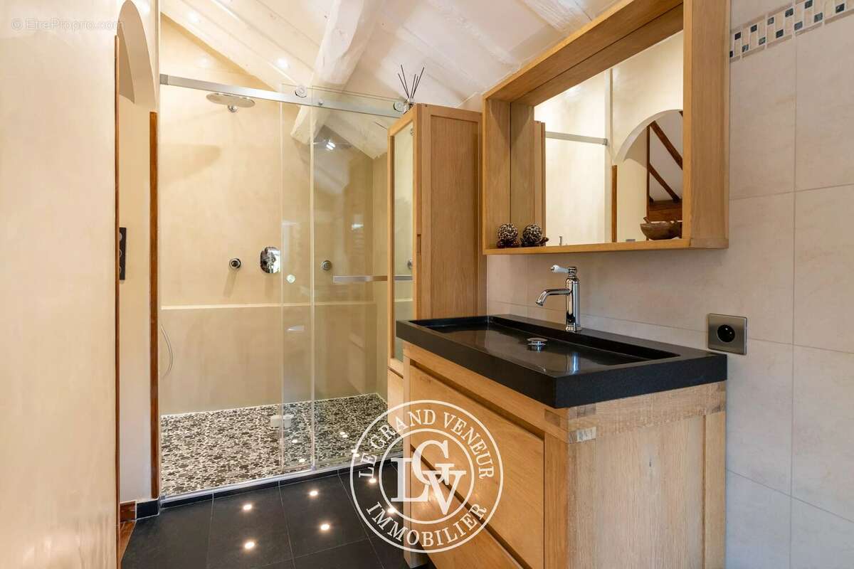 Proche barbizon - propriété traditionnelle et dépendance - 4 chambres - garage double - cave - piscine - jardin paysager - photo 37