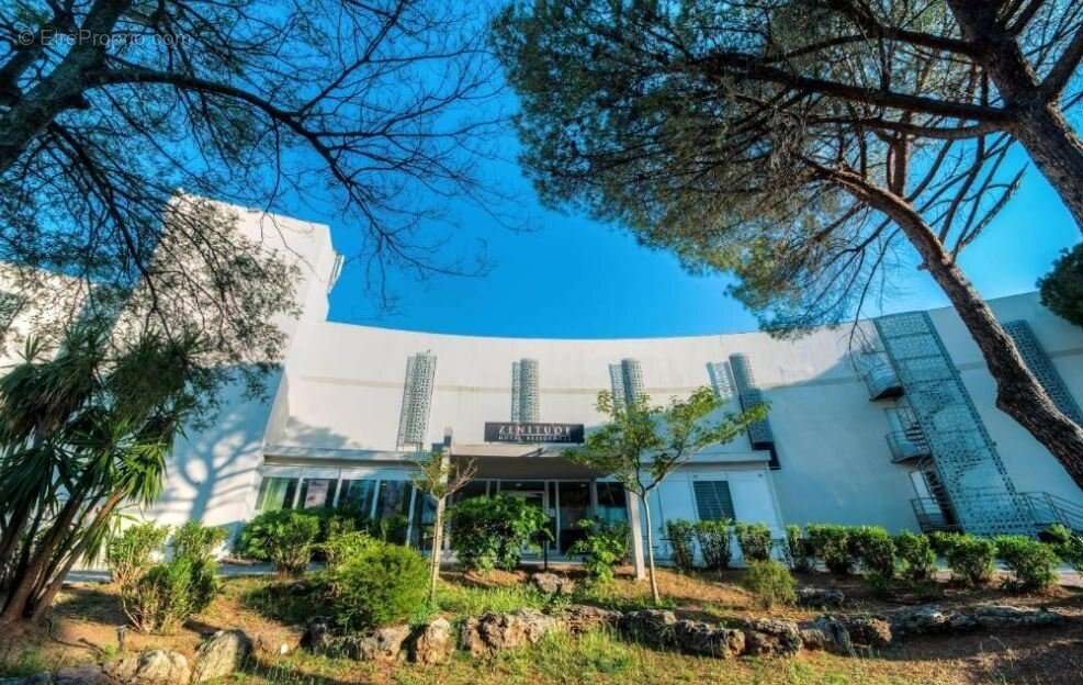 INVESTISSEMENT LOCATIF  Fréjus  Résidence Tourisme Zenitude Hôtel-Résidences La Tour de Mare  6,54 % de rentabilité - photo 11