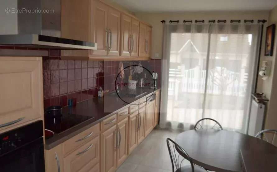 Maison 117 m² à Combs-La-Ville  - photo 7