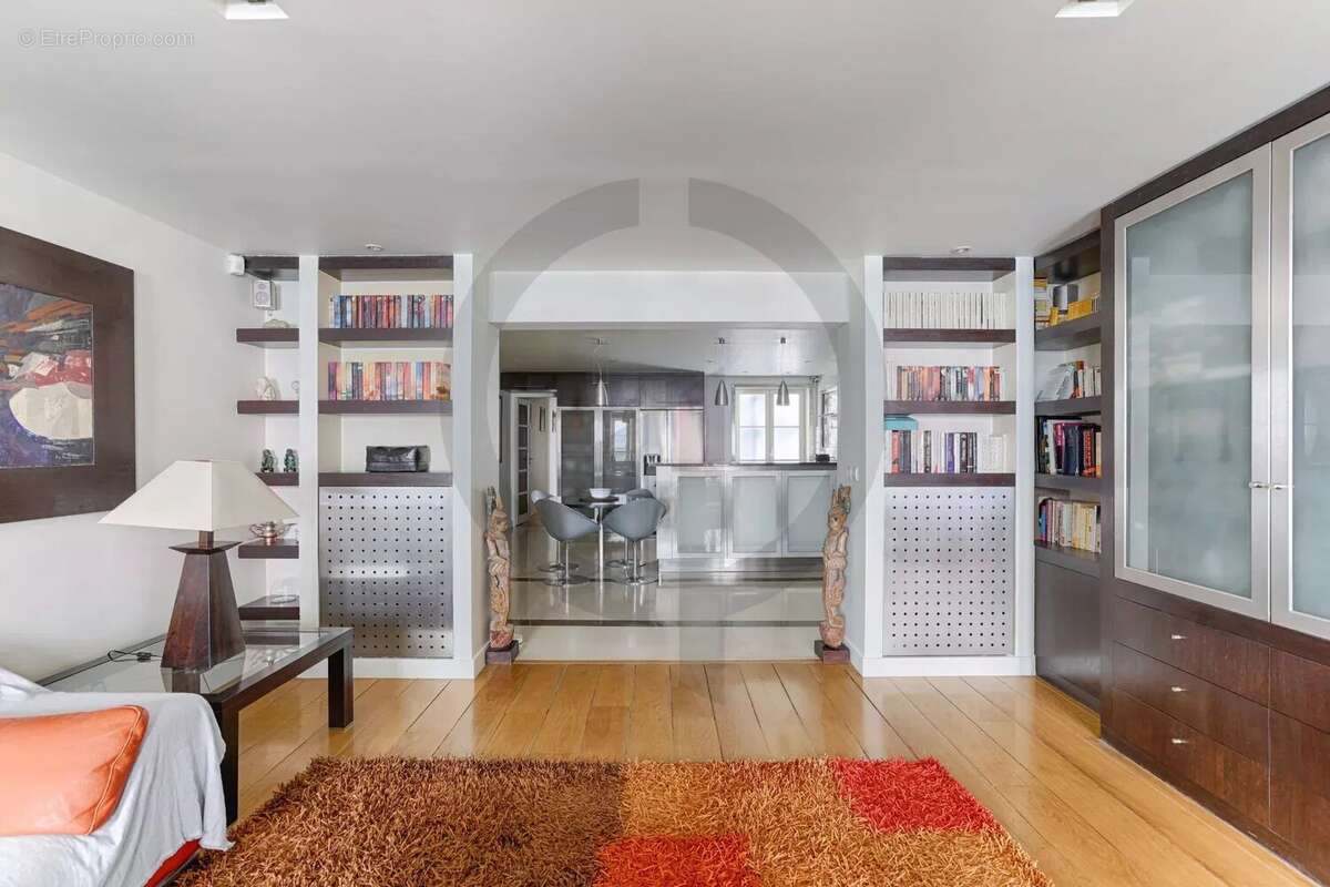 Appartement à PARIS-8E