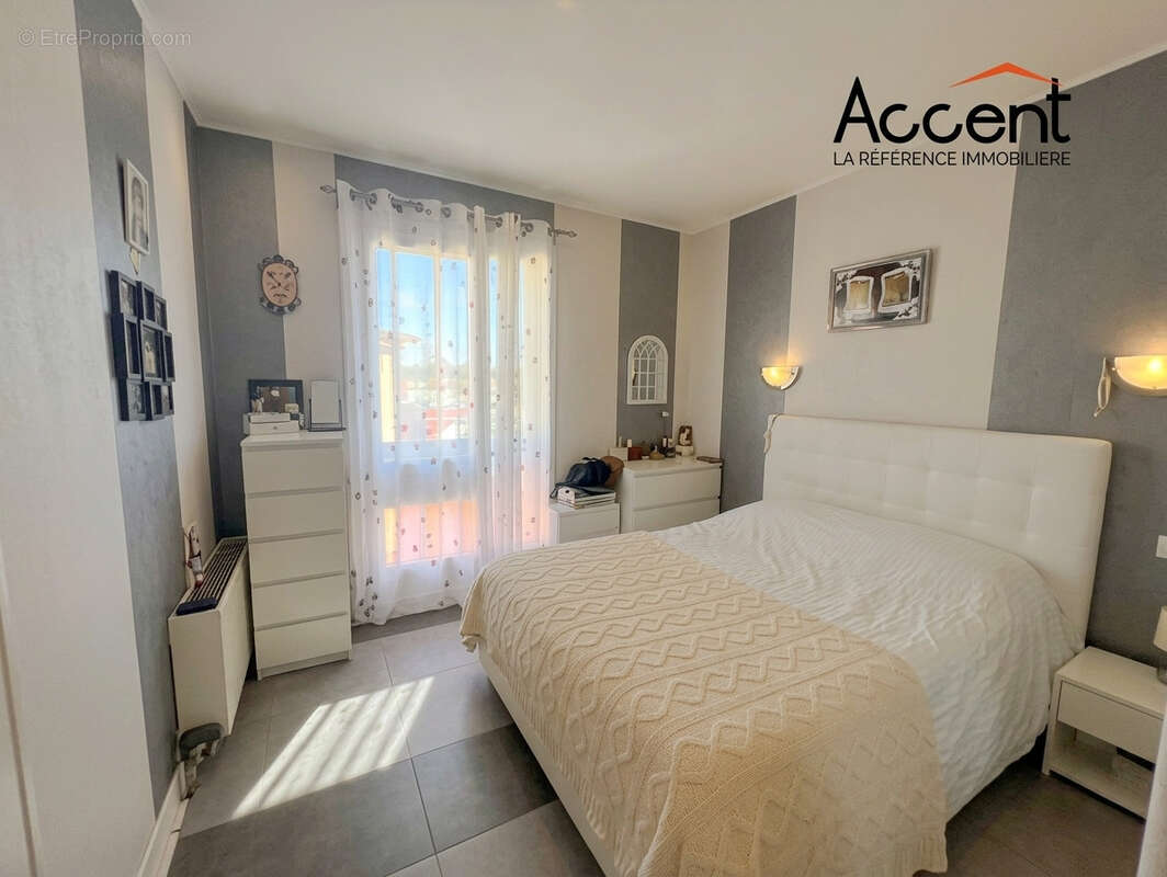 Appartement à ONET-LE-CHATEAU