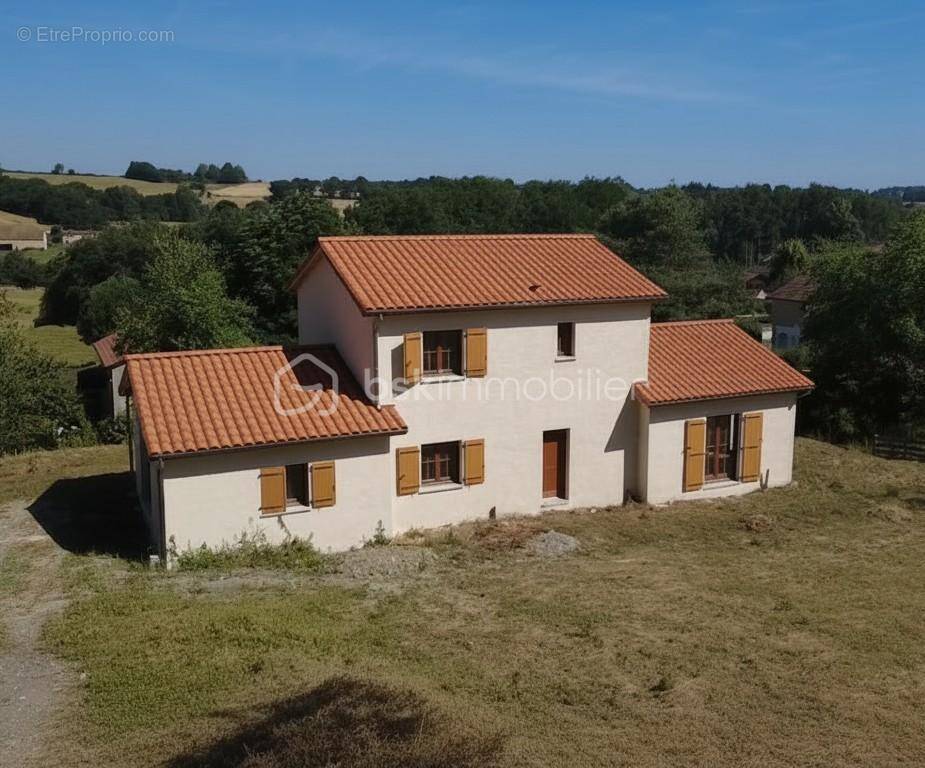 Maison à LA BENISSON-DIEU