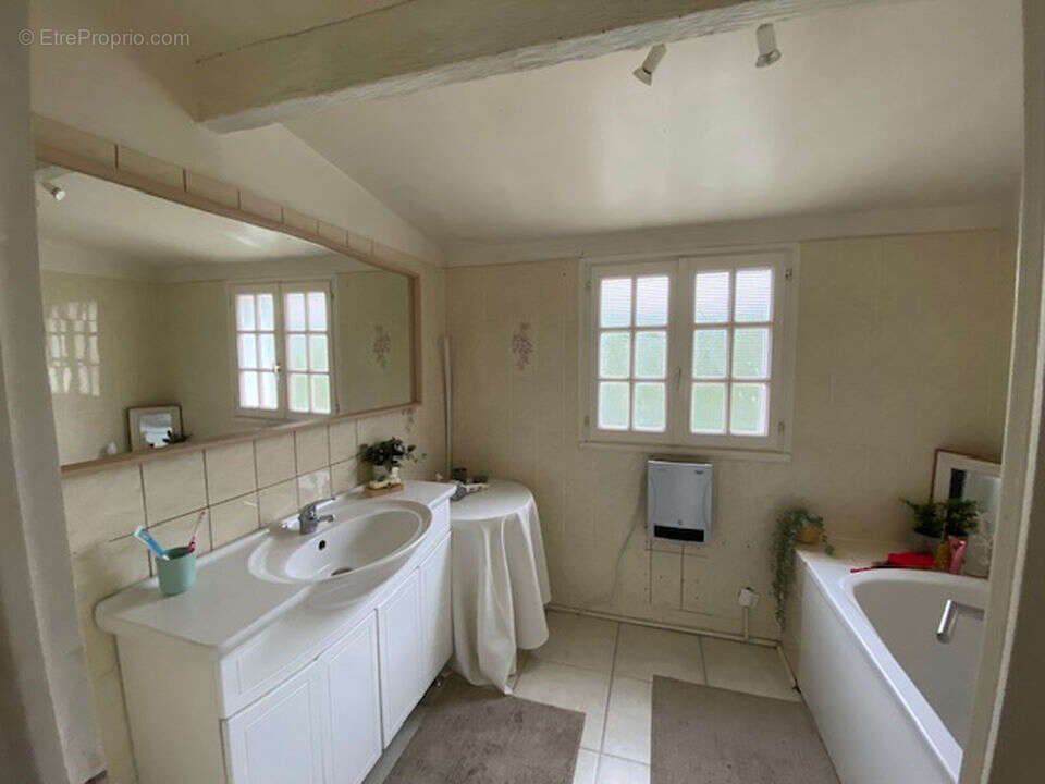 Maison à COLLEVILLE-MONTGOMERY