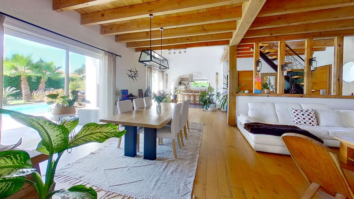 Photo 9 - Maison à SAINT-JULIEN-EN-BORN