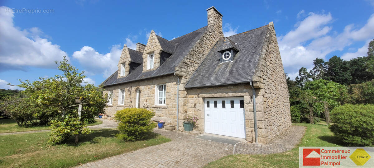 Maison à PLOURIVO