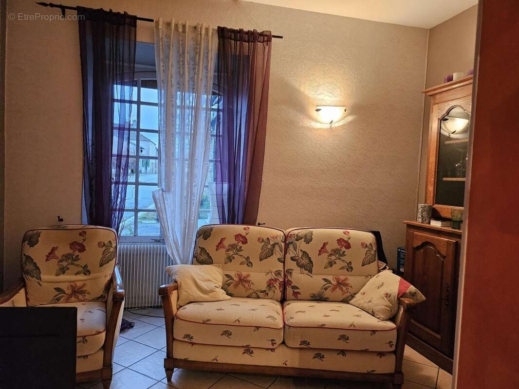Maison de village de 148 m2 type 7 a renover - photo 2