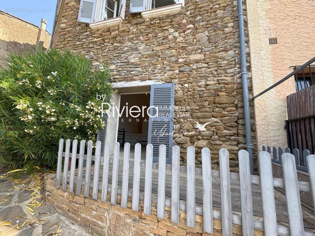 Maison à BORMES-LES-MIMOSAS