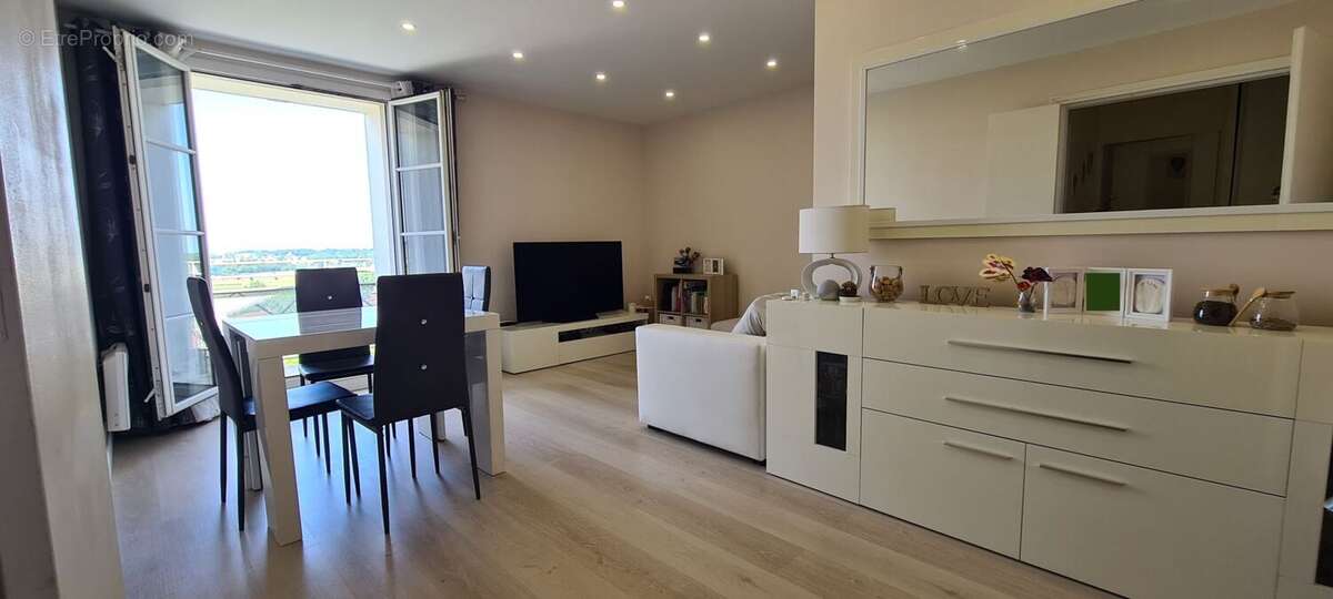 Appartement à COMBS-LA-VILLE