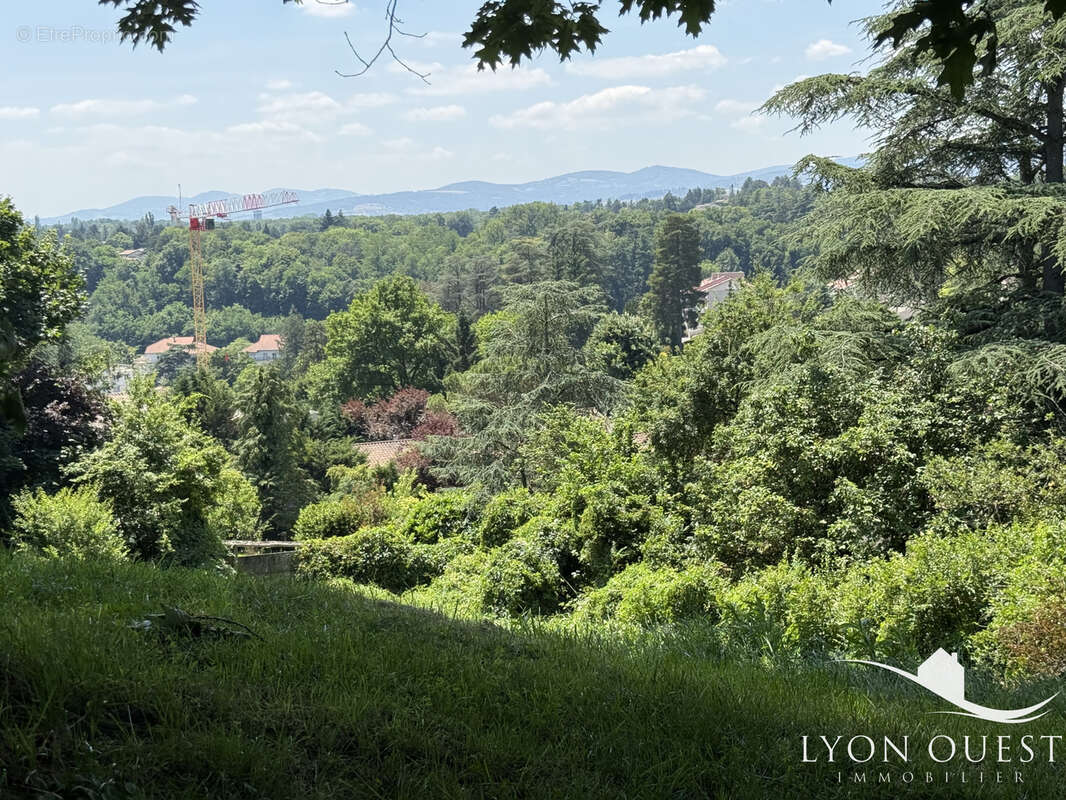 Terrain à CHARBONNIERES-LES-BAINS