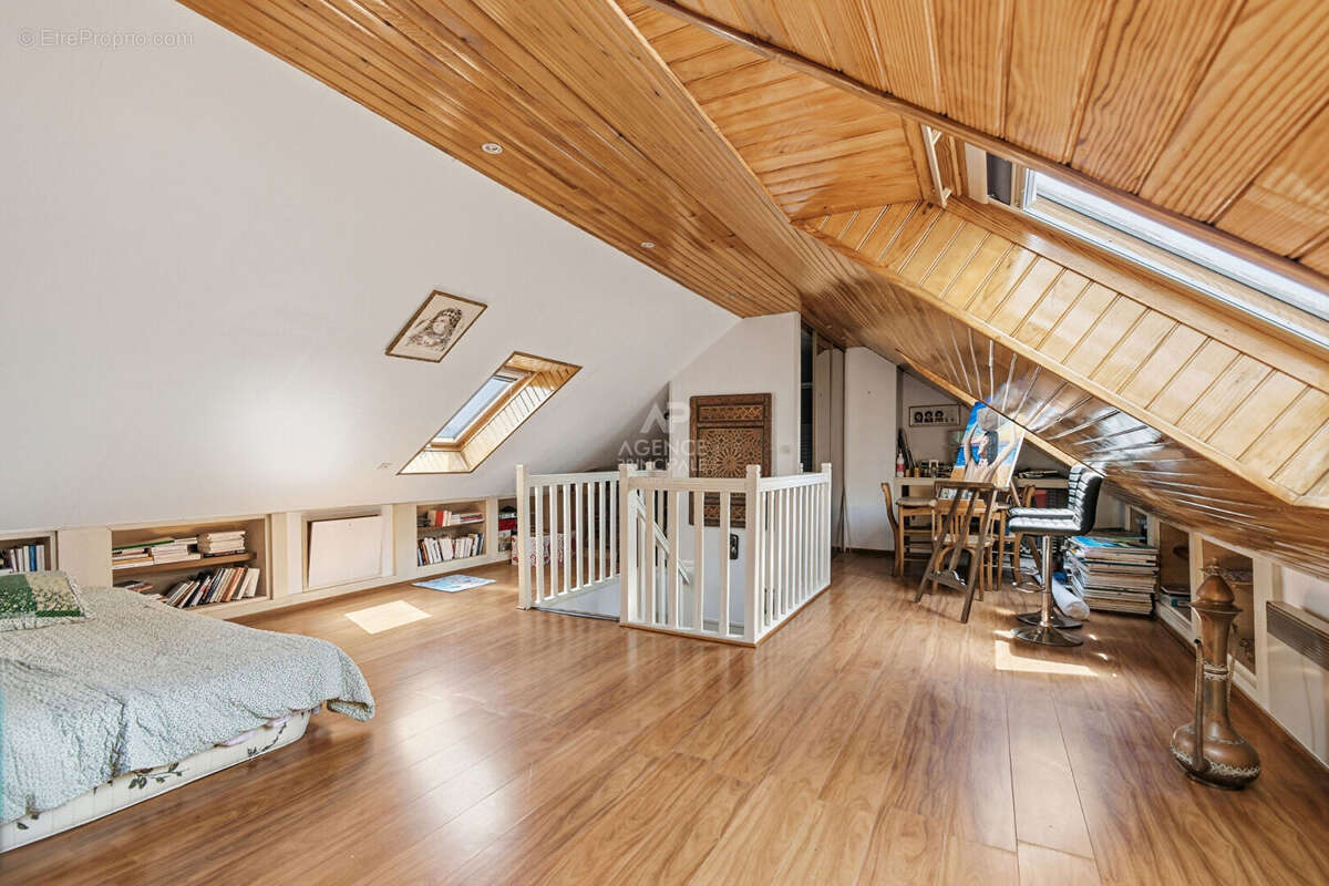 Maison Saint Germain En Laye 8 pièce(s) 183 m2 - photo 11