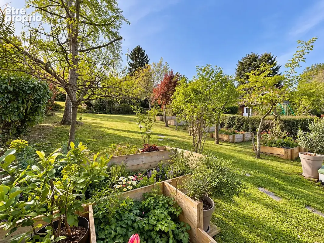Royat - Maison avec panorama, jardin, terrasses et spa / 7 Pièces principales / 185 m² / Parcelle 942 m² - photo 18