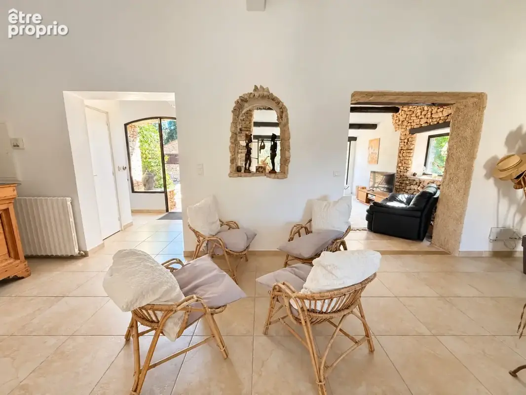 Maison de 170 m2 et maison de 70 m2, piscine, jardin 4230 m2 LAURIS (84) - photo 5