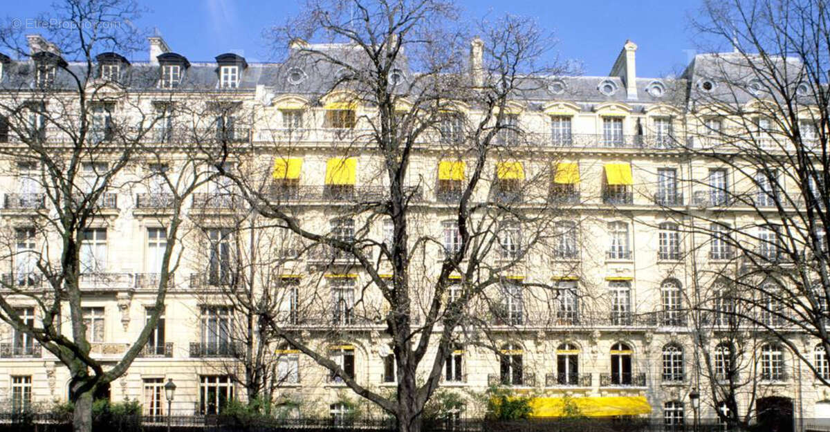 Appartement à PARIS-8E