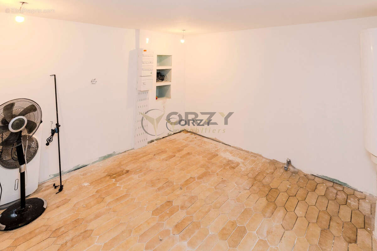 Maison à JONQUIERES-SAINT-VINCENT