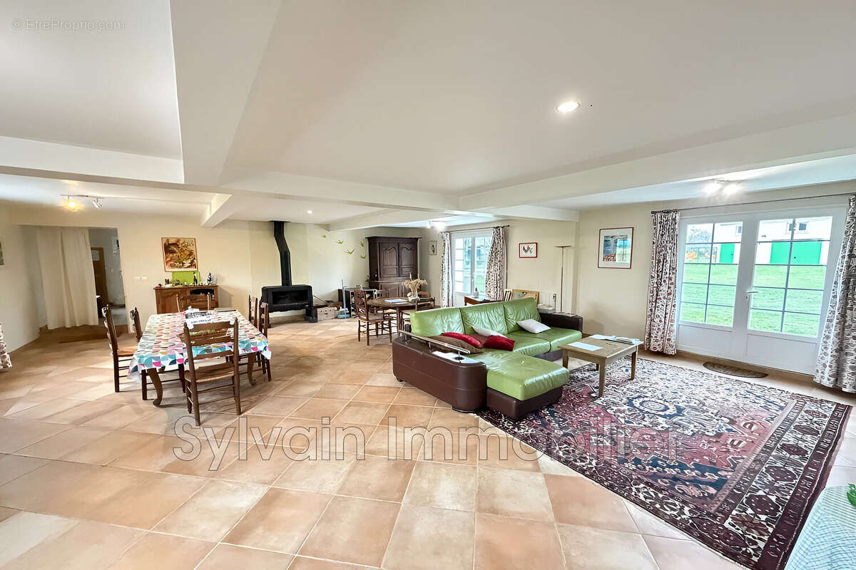 Maison à CREVECOEUR-LE-GRAND