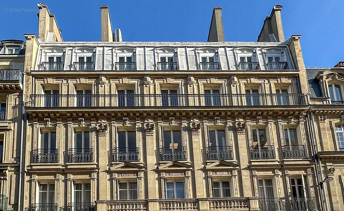 Appartement à PARIS-8E