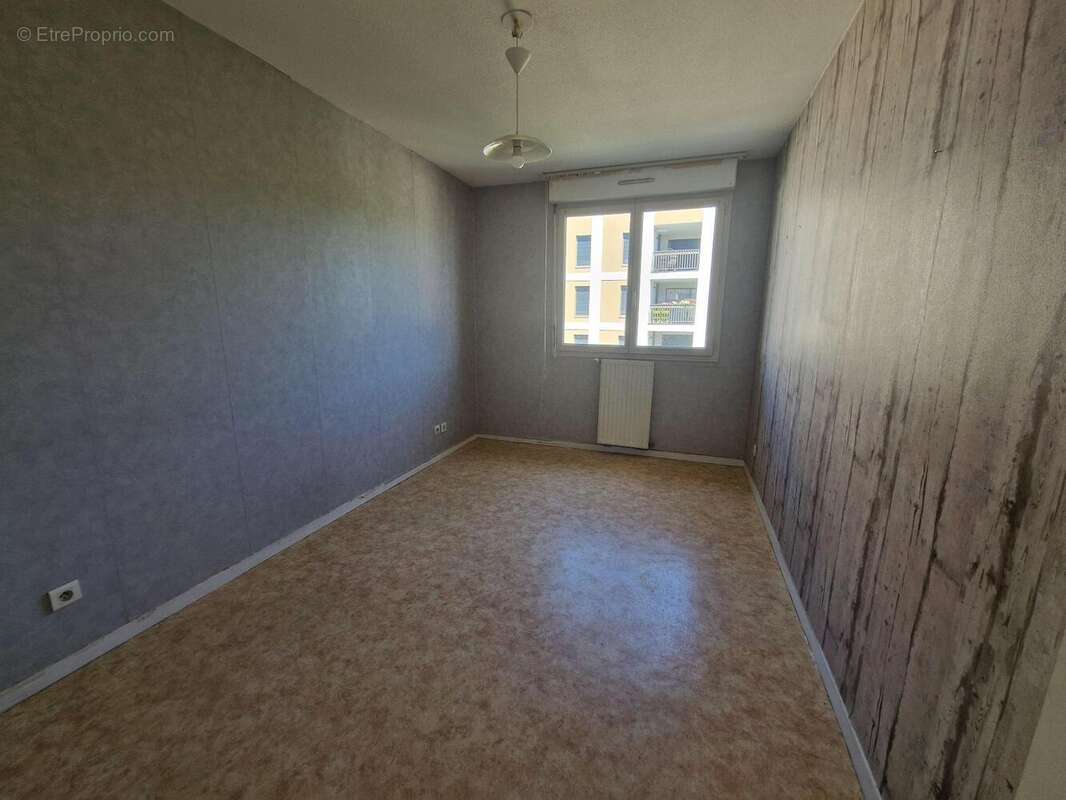Appartement 84 m² à Decines-Charpieu  - photo 11