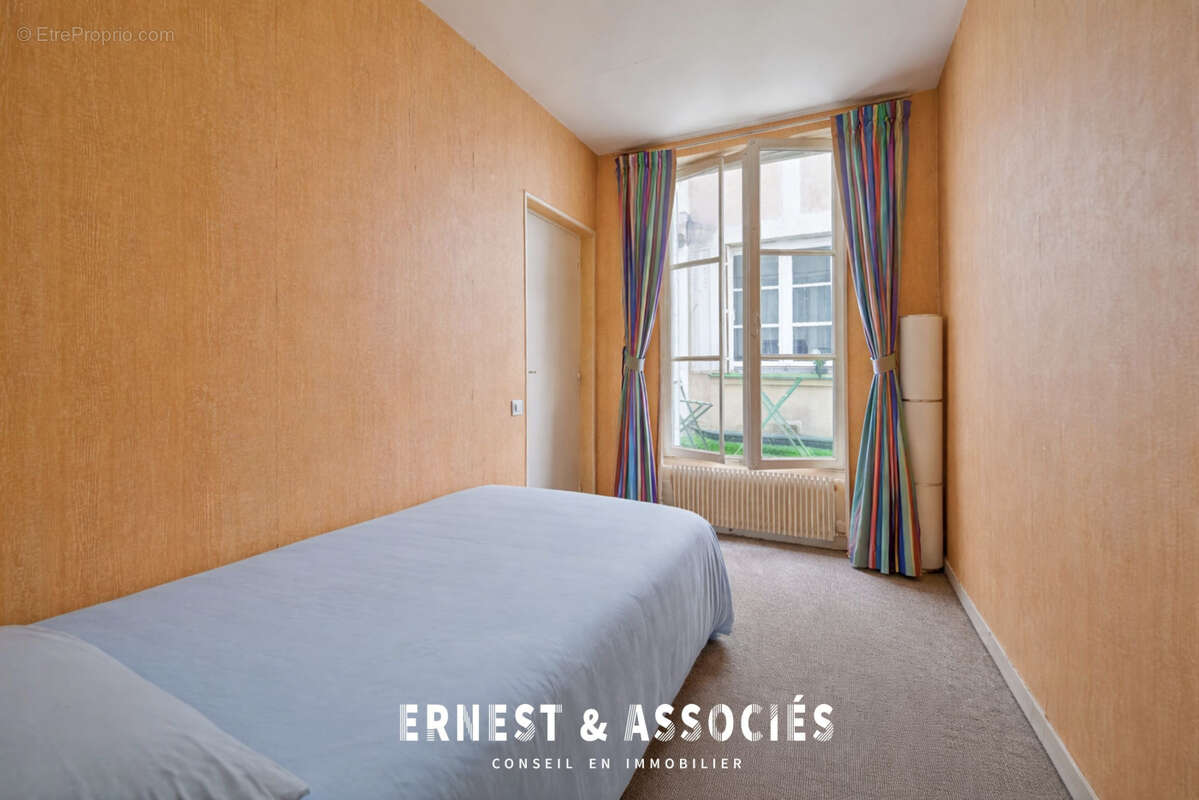 Appartement à PARIS-7E