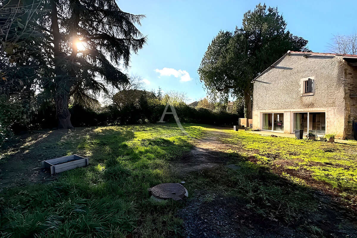 Maison à LA CAILLERE-SAINT-HILAIRE