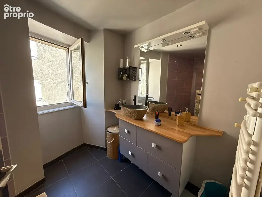Maison de rue 103m² entièrement rénovée - Boffres - photo 9